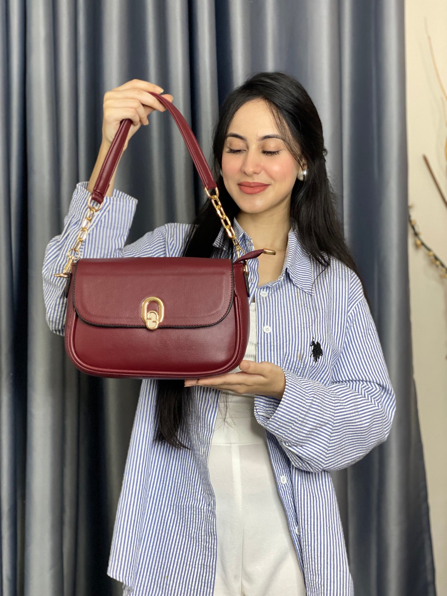 Classic Lock Crossbody Bag for Women – Elegant Shoulder Bag Maroon colour
