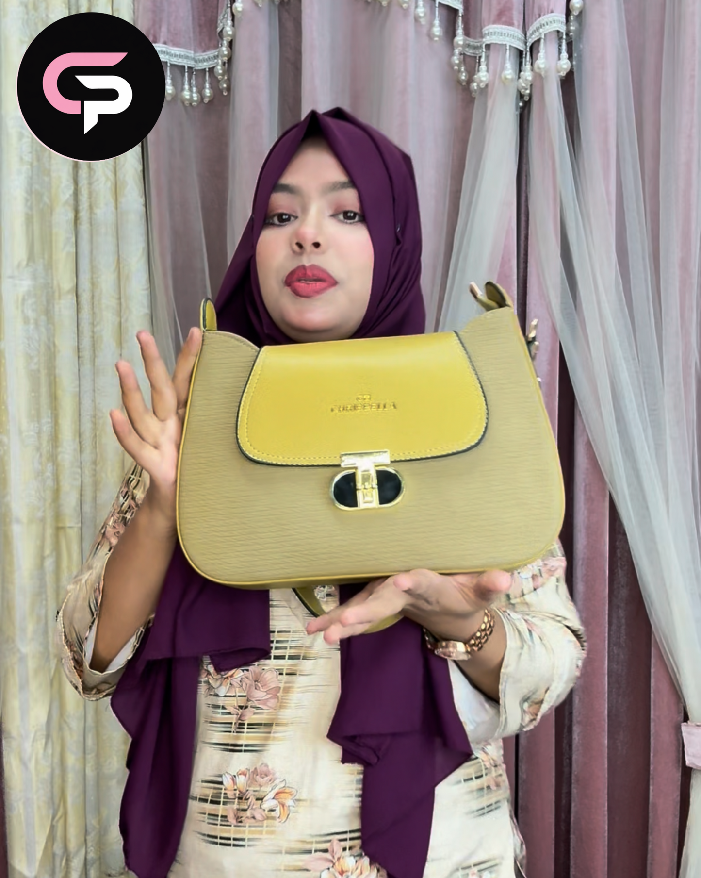 Elegant Lock Crossbody Bag for Women – Stylish Everyday Bag
