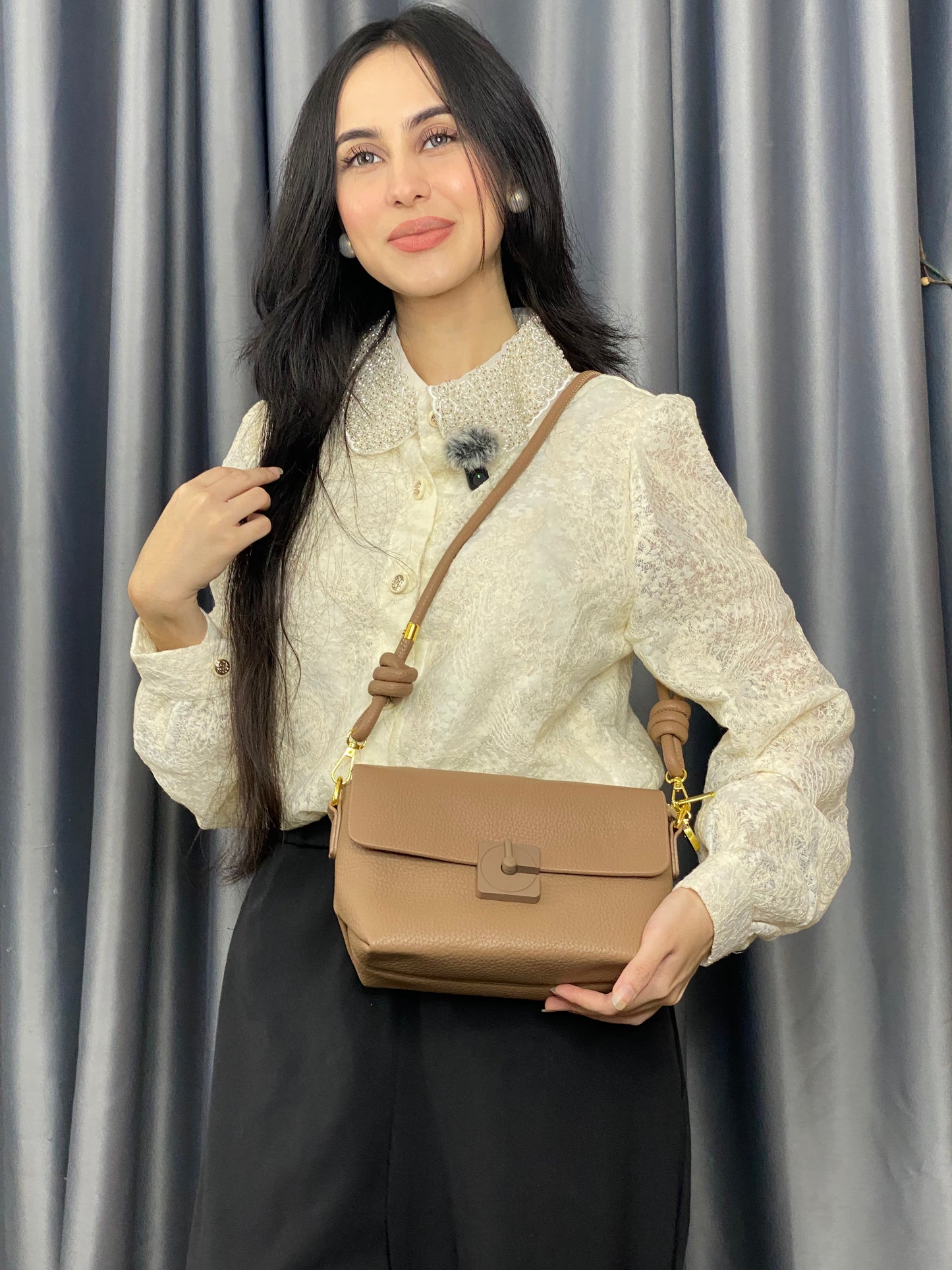 China Imported  beige  Lock Closure Shoulder  Bag for Women