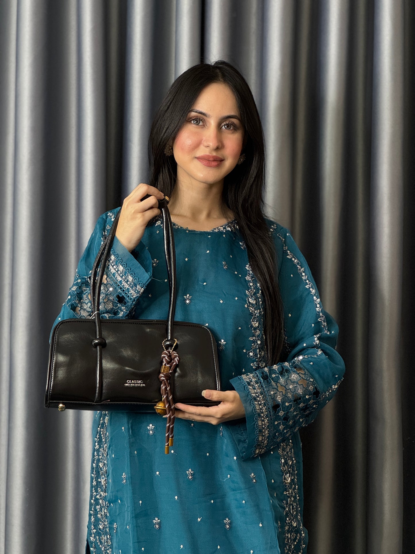 China Imported Classic Black Top Handle Shoulder Bag for Women