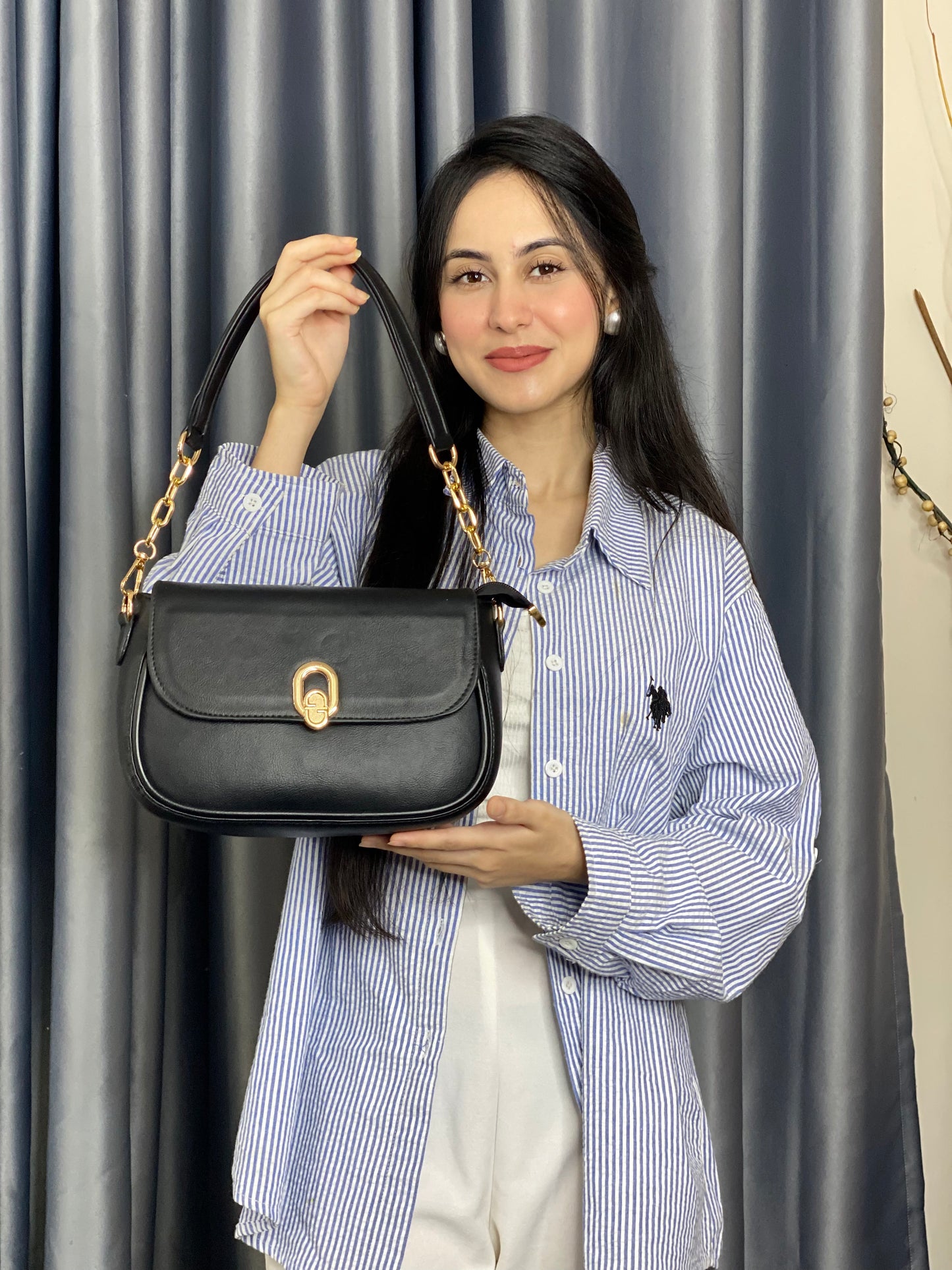 Classic Lock Crossbody Bag for Women – Elegant Shoulder Bag
