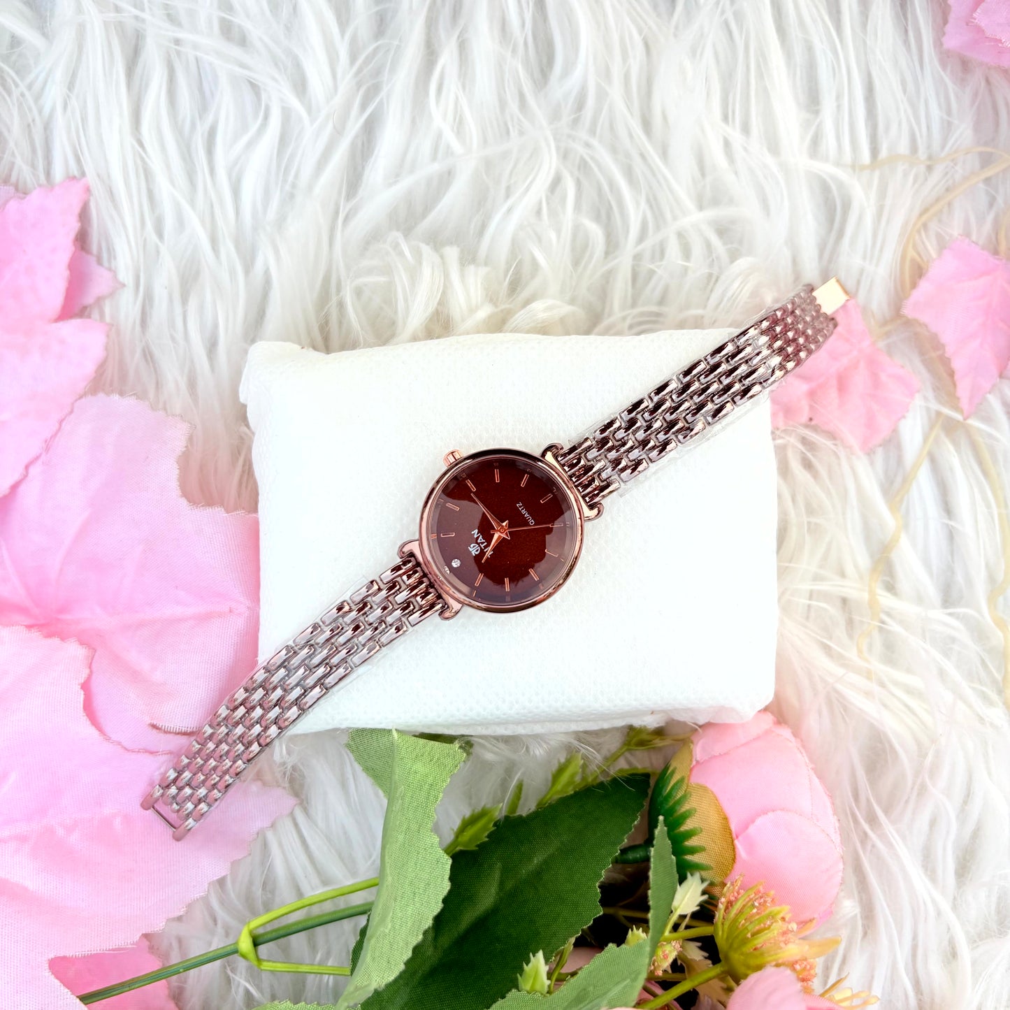 Elegant Rose Gold Mesh Bracelet Watch with Brown Dial