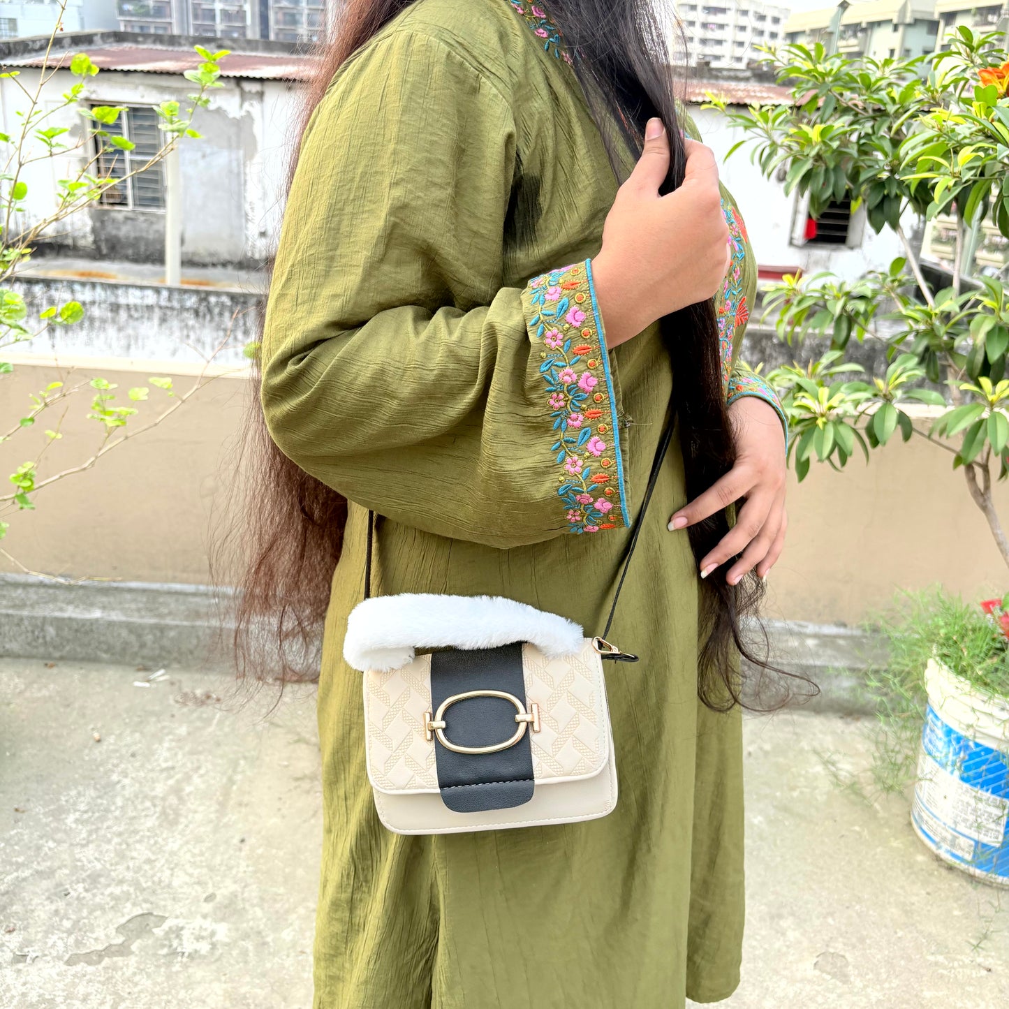 Luxury Fur Handle Mini Handbag for Women – off white