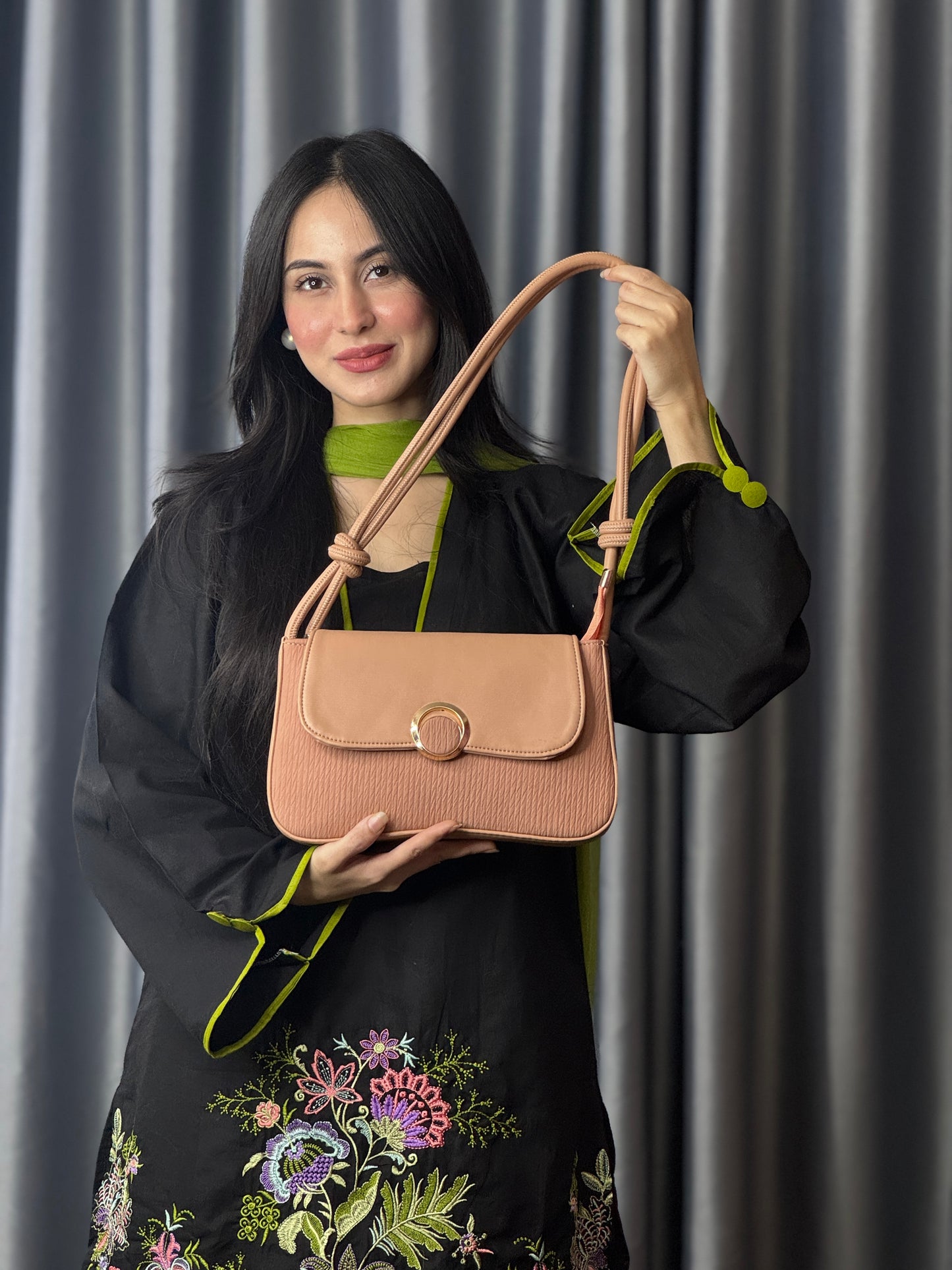 Minimalist Round Lock Crossbody Bag for Women – Elegant Everyday Bag