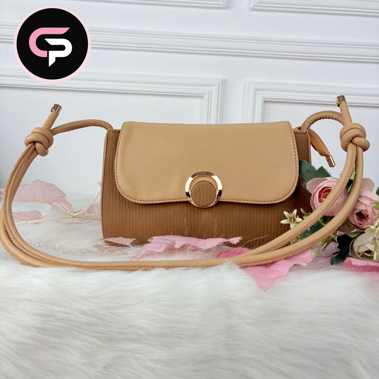 Minimalist Round Lock Crossbody Bag for Women – Elegant Everyday Bag